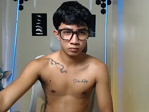 Ur_hottestjonny webcam