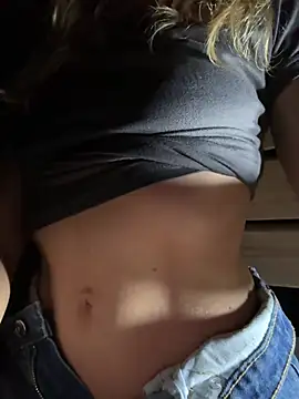 Bionda_Giulyy00 webcam