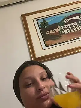 julia_moreira webcam