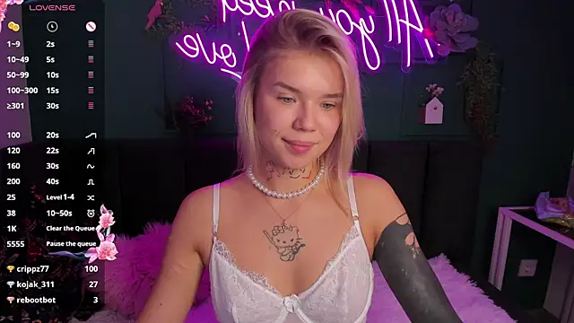 AmoreLune webcam