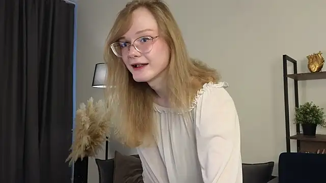 SensualKiraa webcam