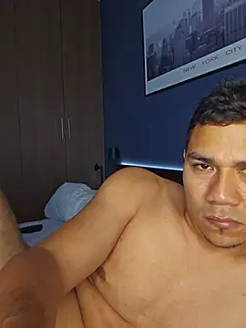 Alejandroxxxof live cam on StripChat