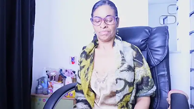 Aries_Mature webcam