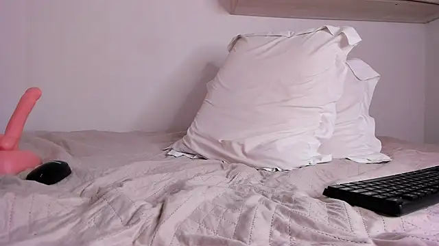 Aaron_Tate webcam