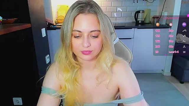pvt chat Blonde Kellyy