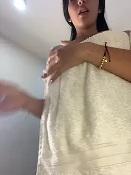 real web cam show MiaJones21