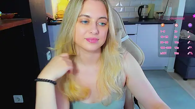 blonde_kellyy webcam
