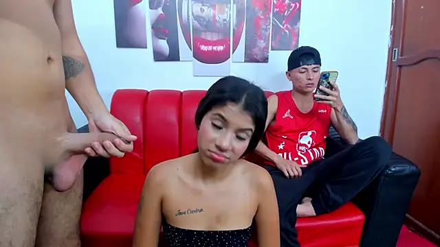 Extreme_Team8 live cam on StripChat