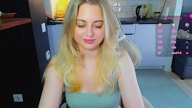 blonde_kellyy webcam