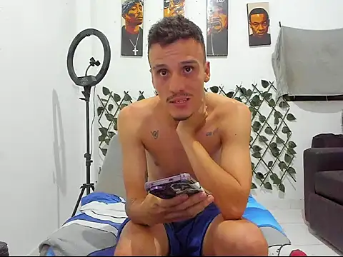 Latins_Boss live cam on StripChat