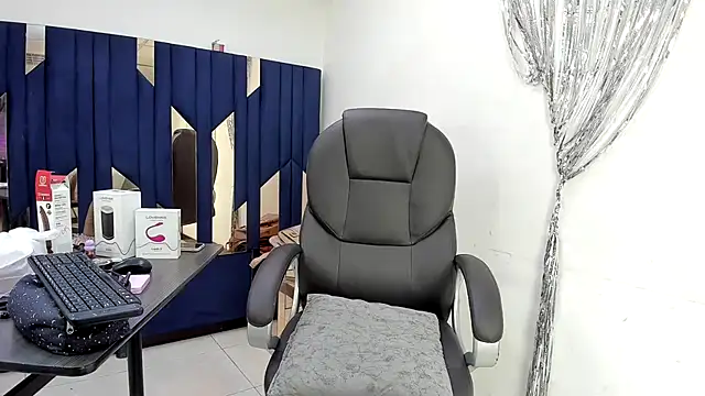 Aisha_hotts777 webcam