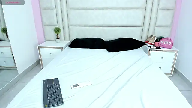SalomeBins webcam