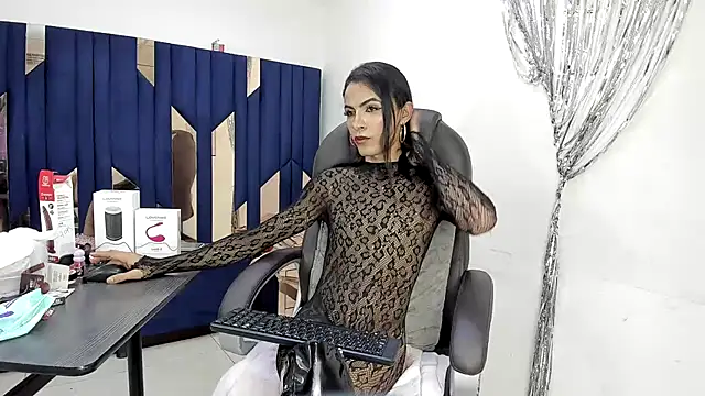 Aisha_hotts777 webcam