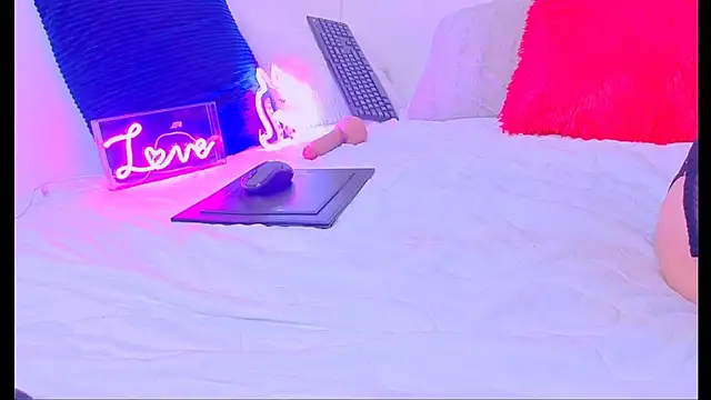 LoriLorein webcam