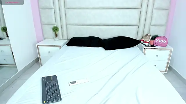 SalomeBins webcam