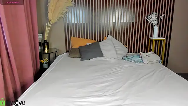 Aly_Alyc webcam