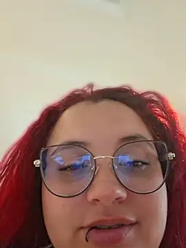 CURVY-HORNY webcam
