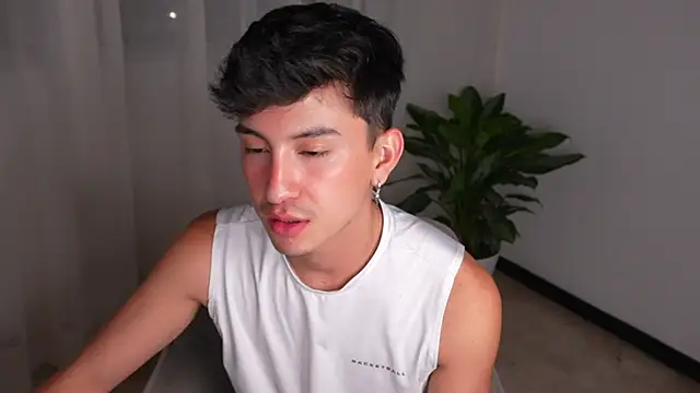 sweettaaron01 webcam
