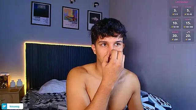 Leo_Savage_ webcam