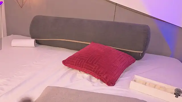 Tisha-Cole webcam