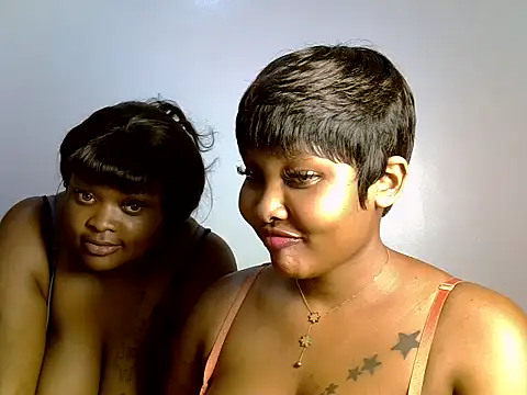 Prettylovez webcam