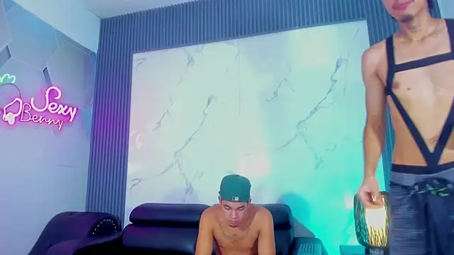 BOYS_IN_THE_EMPIRE webcam