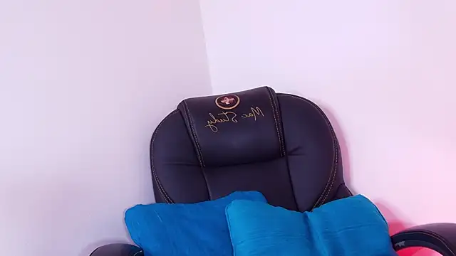 naomi_kyse webcam