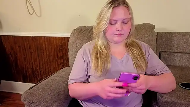 PhatAssBlond webcam