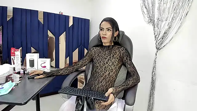 Aisha_hotts777 webcam