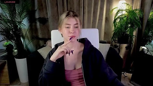 Lilycollins_ webcam