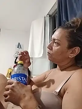 HallyGirlHot webcam