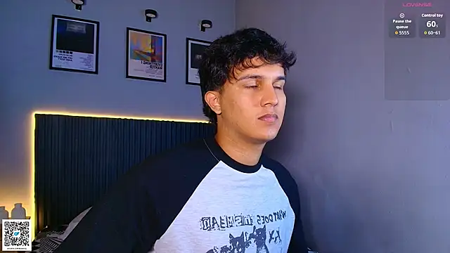 Leo_Savage_ webcam