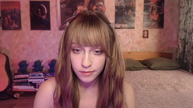 friendly_ellie (F young) - ass tease