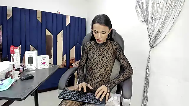 Aisha_hotts777 webcam