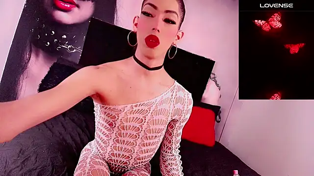 EVILCHERRIES_S7 live cam on StripChat