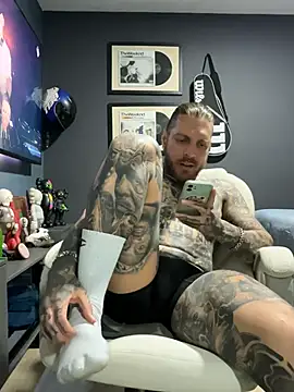 ThomasHells live cam on StripChat