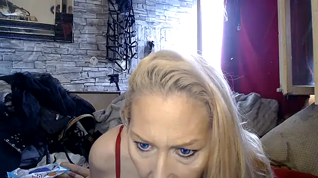 dominatrixredsonyja - Dominatrixredsonyja's free webcam - UK Sex Cams