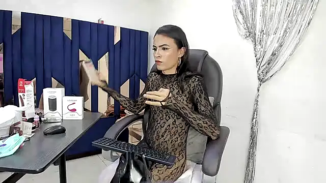 Aisha_hotts777 webcam