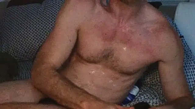 Twowellshapedheads webcam