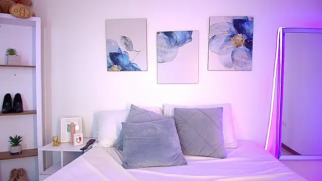 aurora_velvet_ webcam