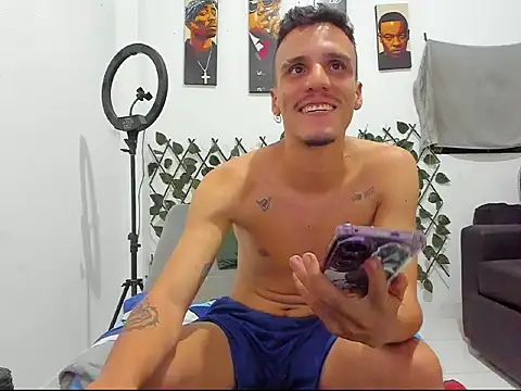 Latins_Boss webcam