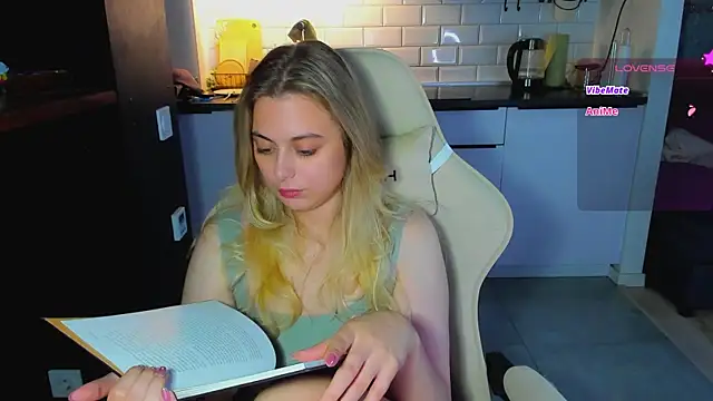 blonde_kellyy webcam