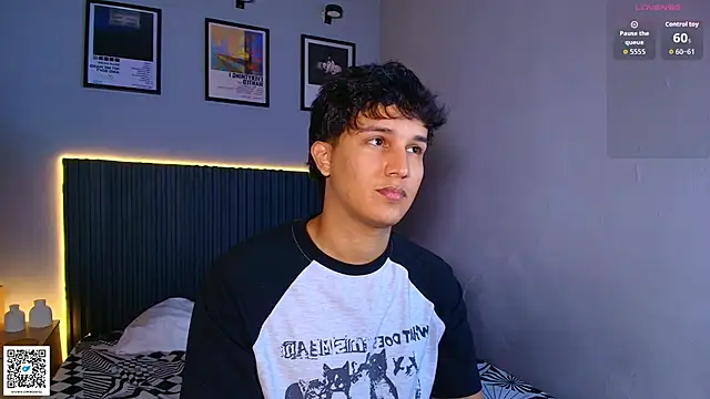 Leo_Savage_ webcam