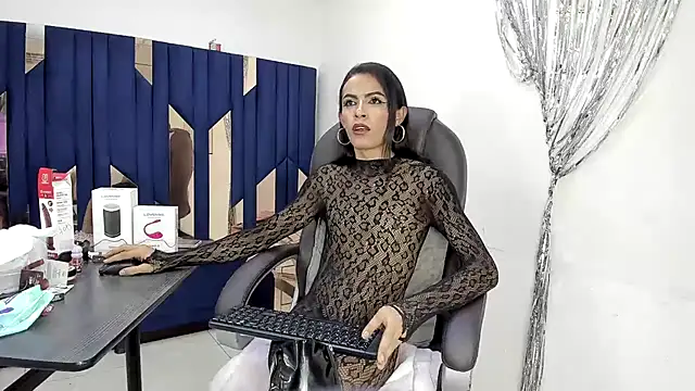 Aisha_hotts777 webcam