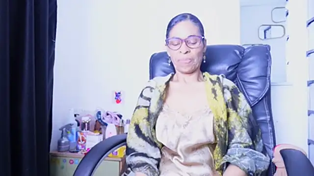 Aries_Mature webcam