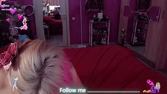 AnnieGOld_ webcam