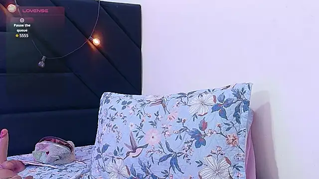 kinkyhousewifee webcam