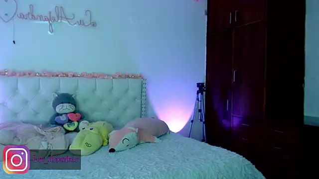 alee_lenoxx webcam