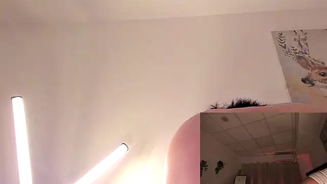 Divine_Madeleine webcam