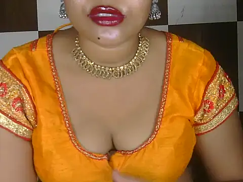 hotee_bhabi live sex cam